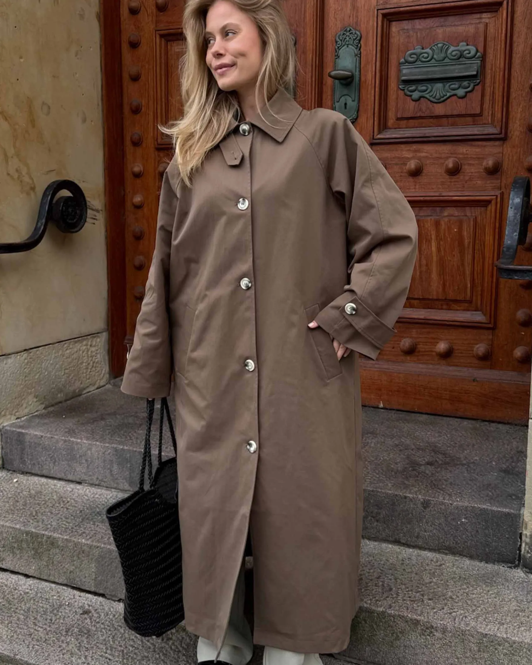 Avaic trenchcoat