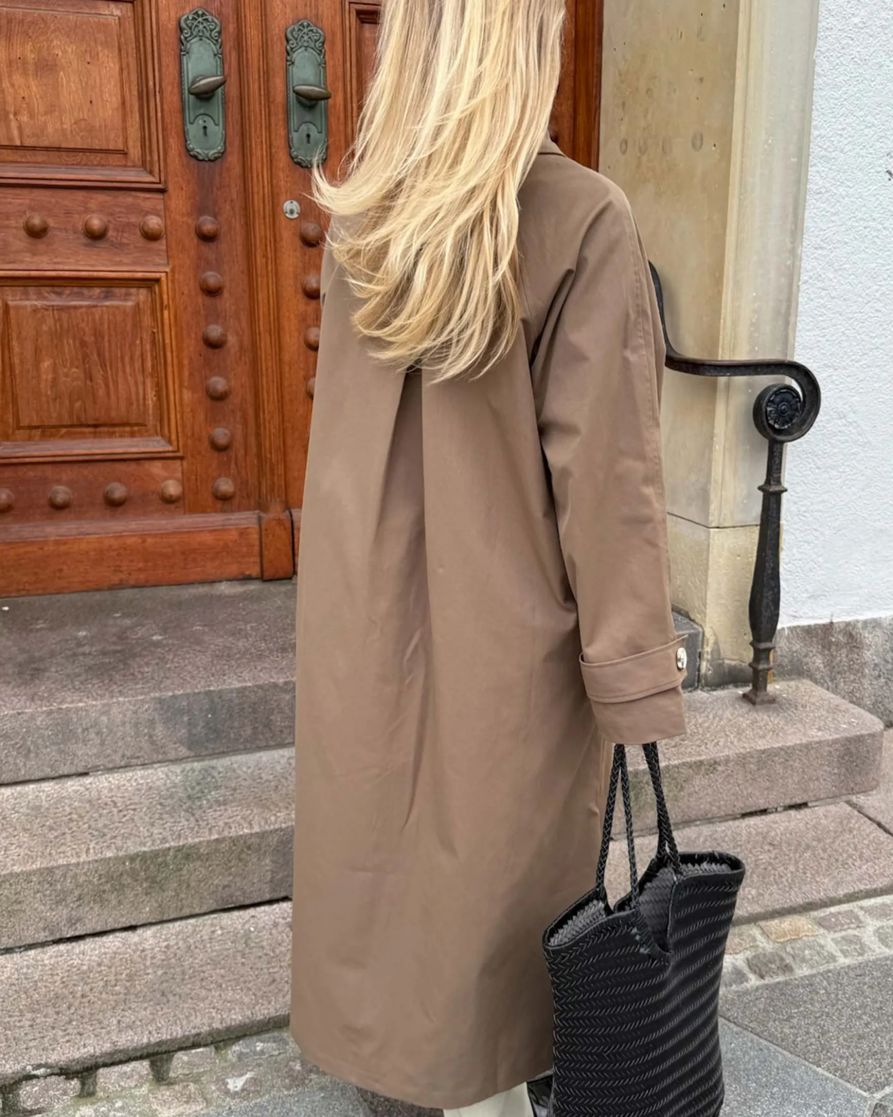 Avaic trenchcoat