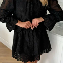 Ellinoric lace mini skirt
