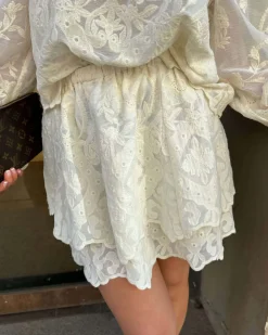 Ellinoric lace mini skirt