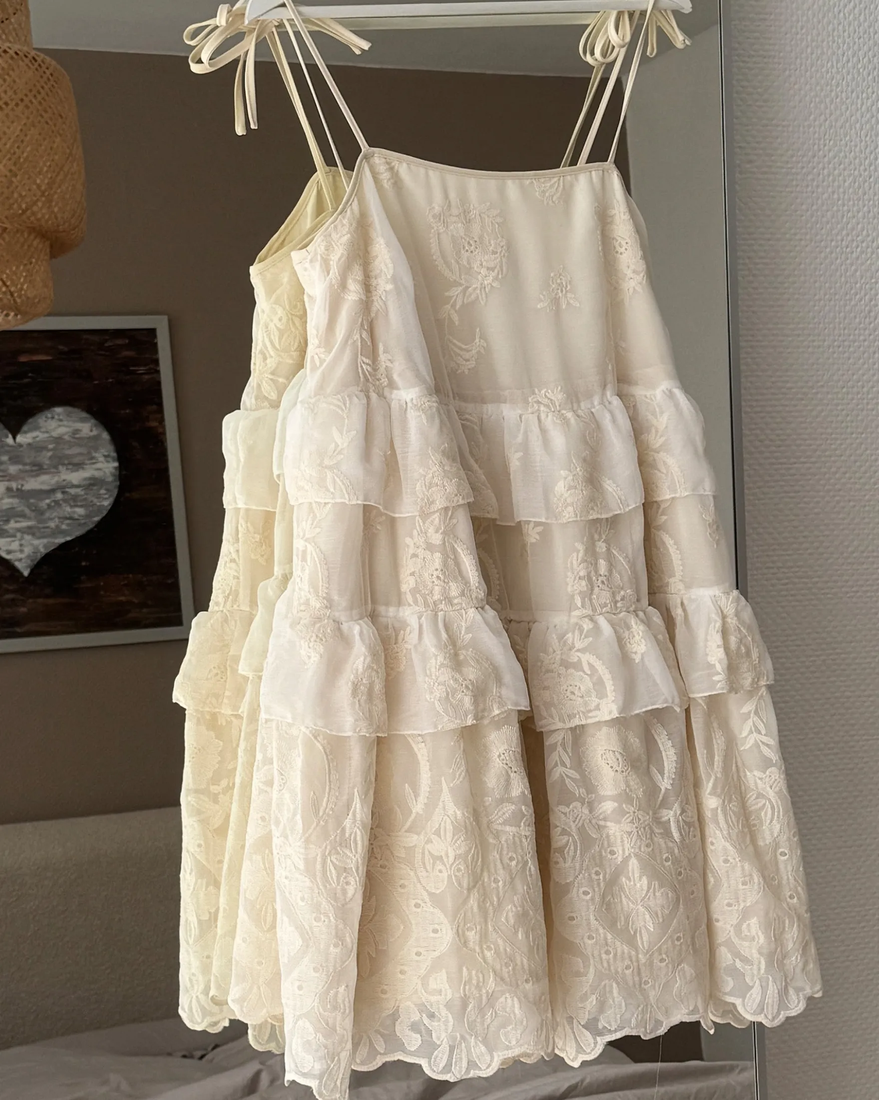 Ellinoric lace strap dress