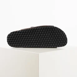 Lakers sandal