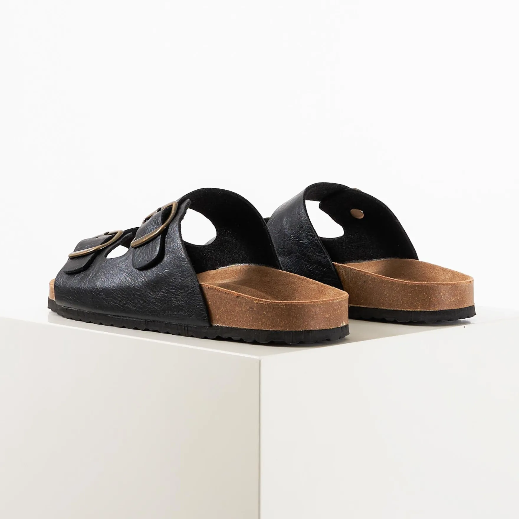 Lakers sandal