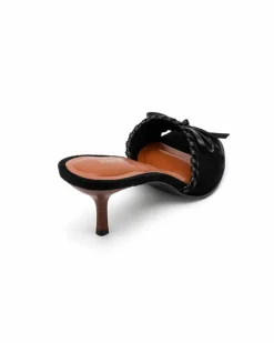 Liva details heel