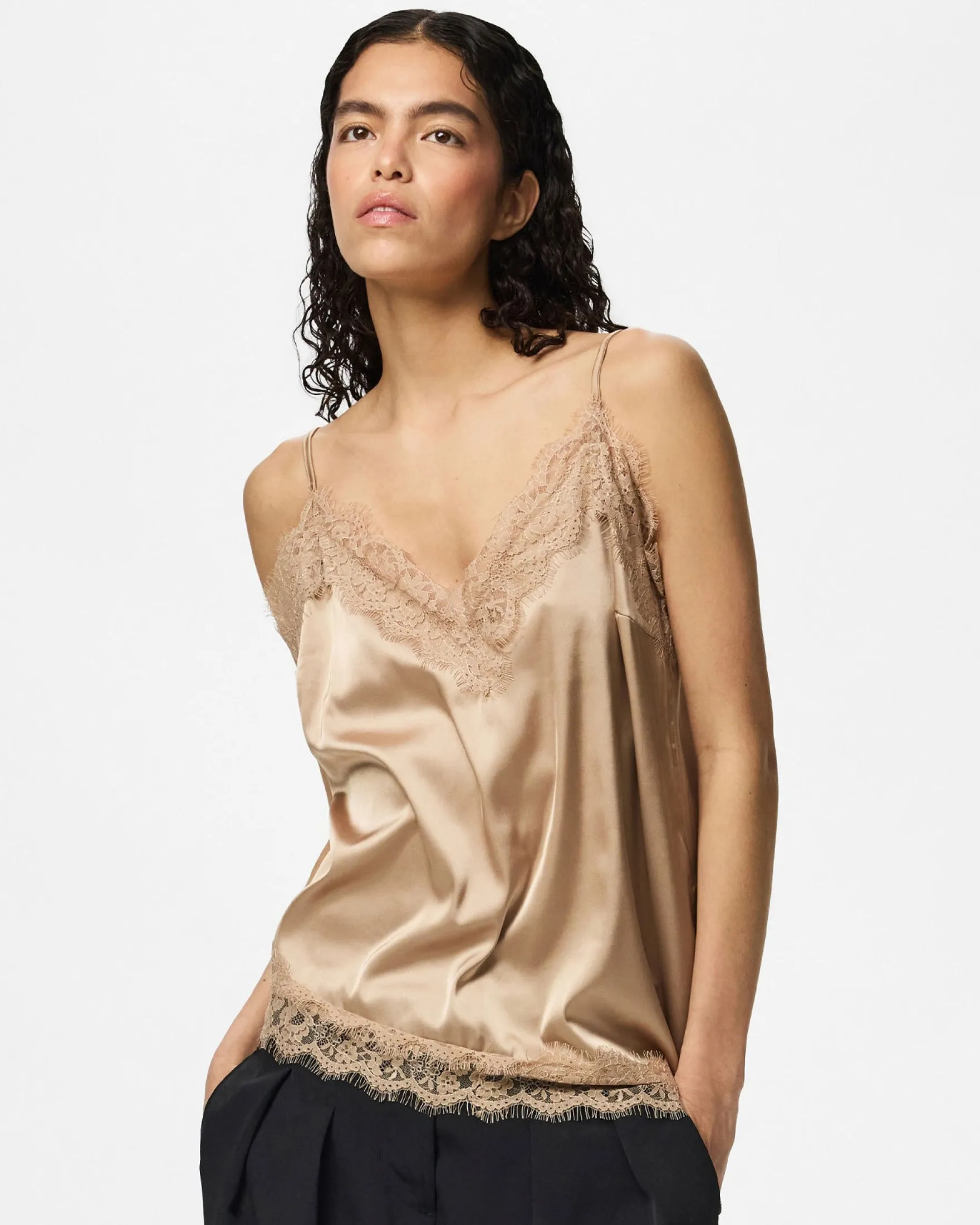 PCNOMI STRAP SATIN LACE TOP