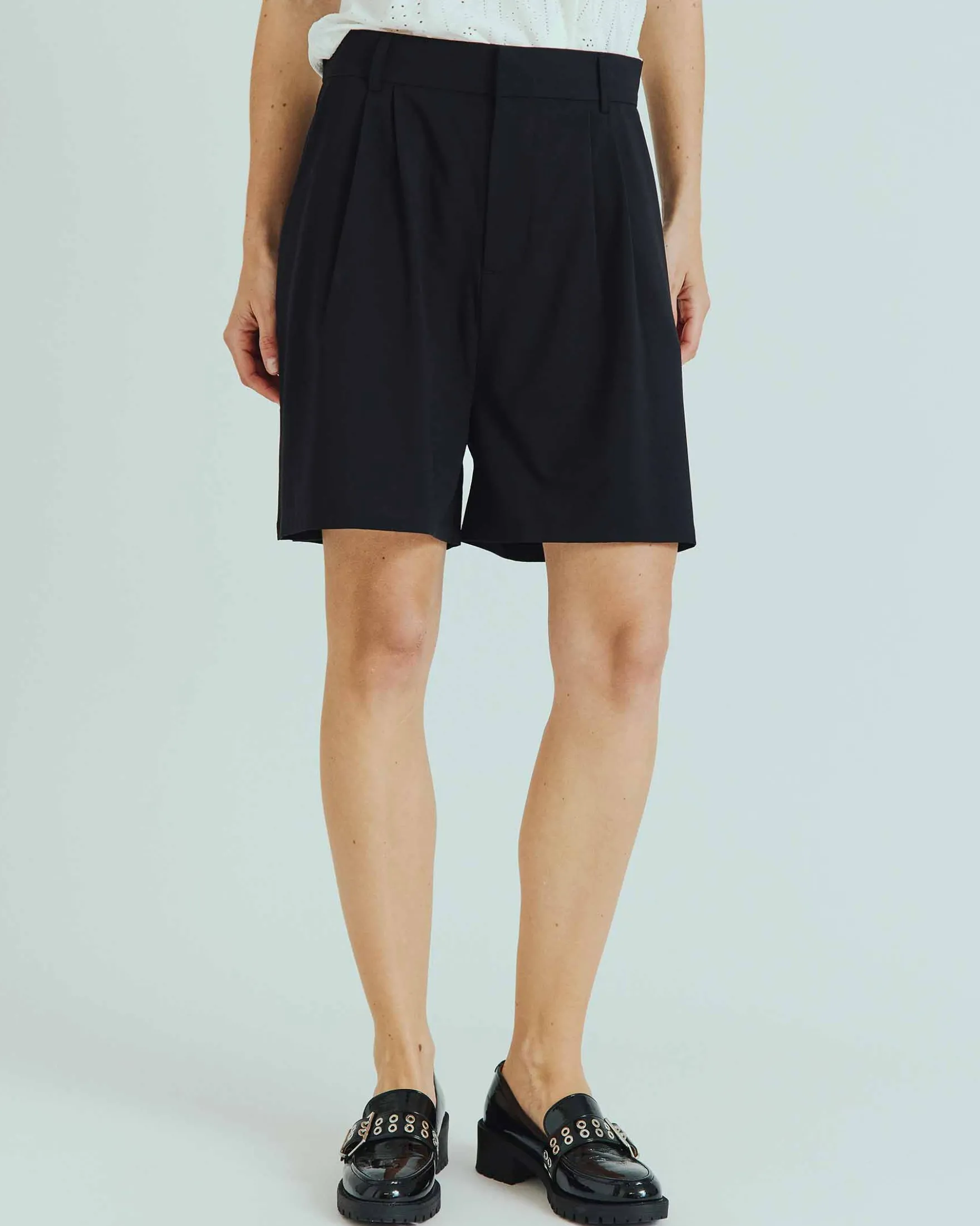 Puramelia pleat shorts