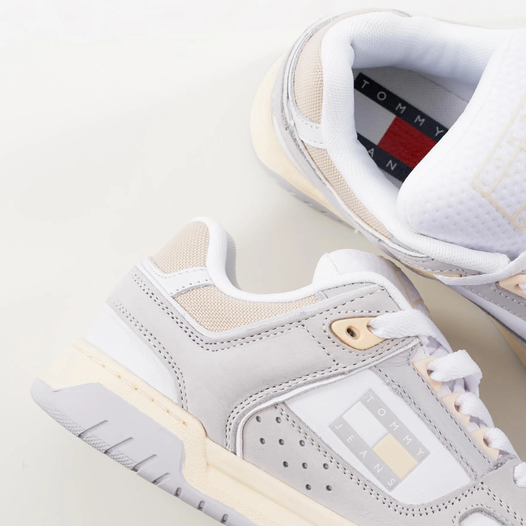 Tommy wmn skate low
