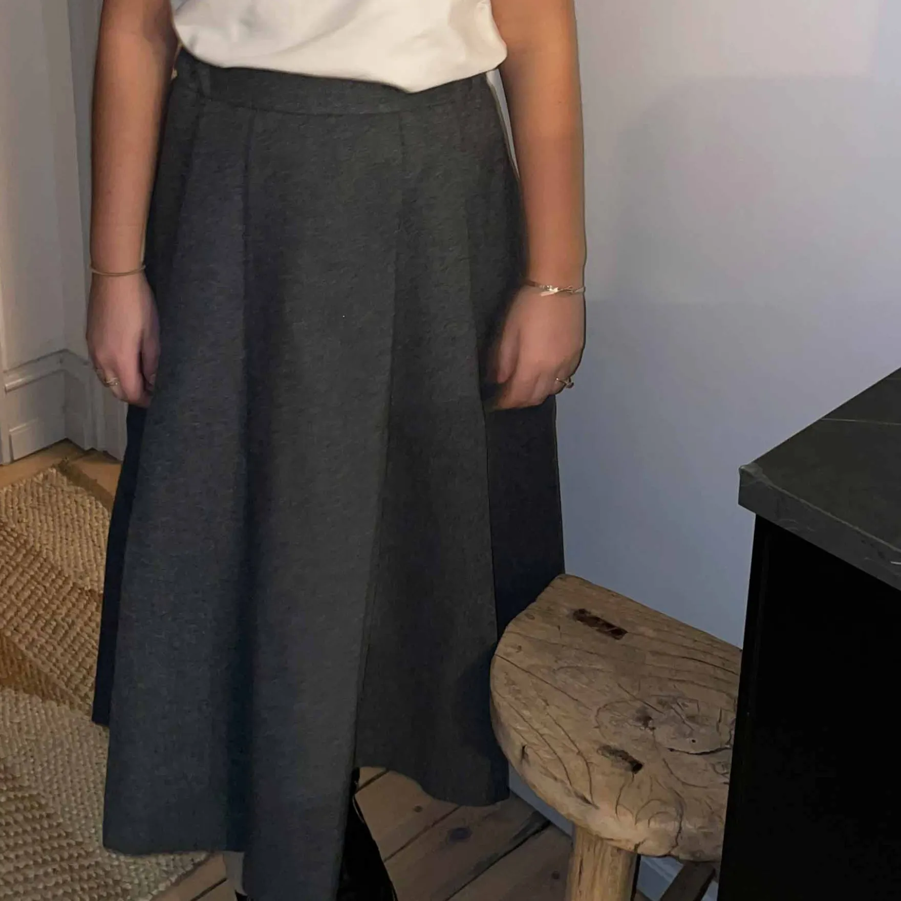 Viabina hw pleated midi skirt