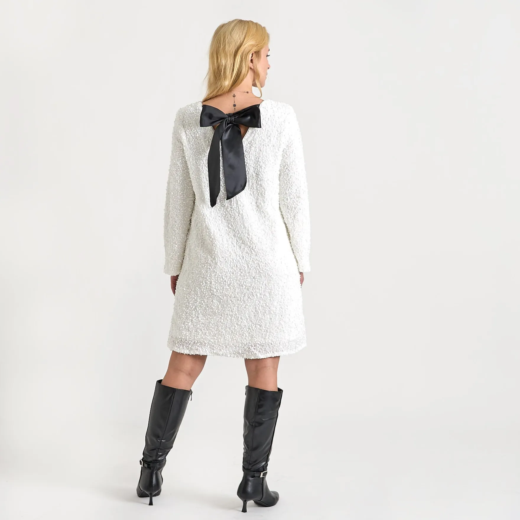Viaria o-neck open back dress